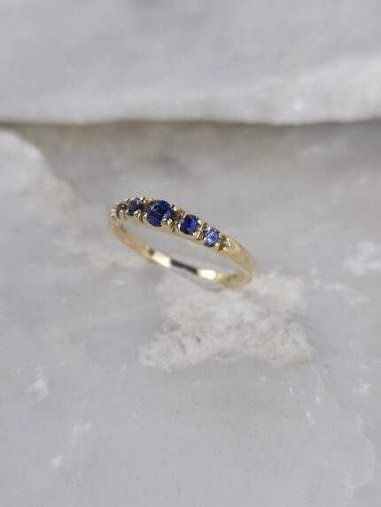 Eternity σε χρυσό Κ14 ,με φυσικά μπλε ζαφείρια.
